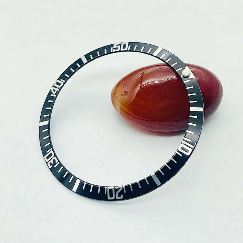 36.5mm Curved Aluminum Watch b - مراجعة Reel Case وسعره